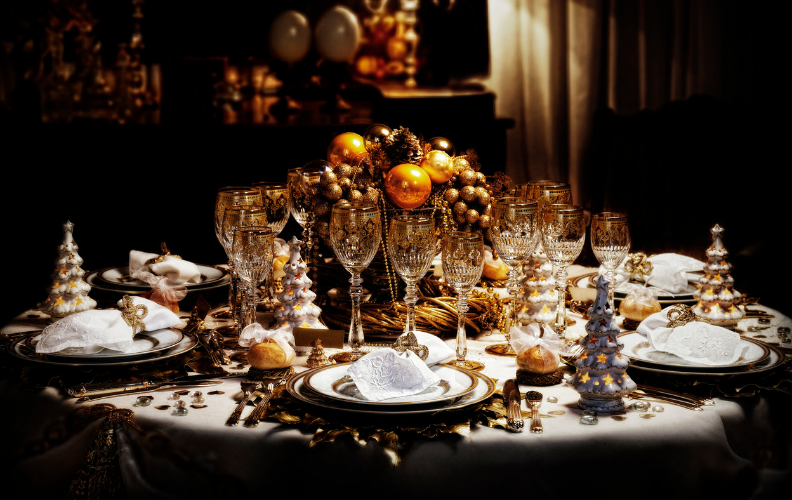 Antique Furniture for Unforgettable Christmas Entertaining