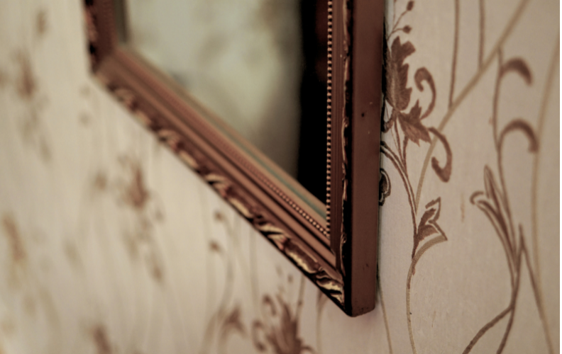 A Short History of Antique Mirrors